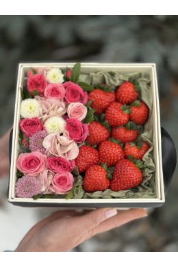 №43 Композиция с клубникой