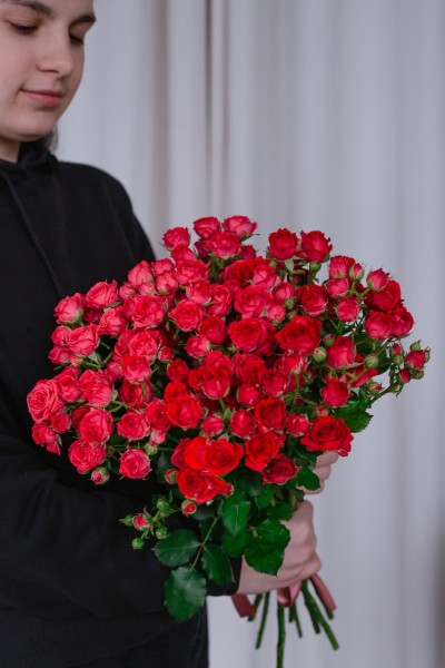№13 Букет из кустовых роз Cherry Kheops в Томске